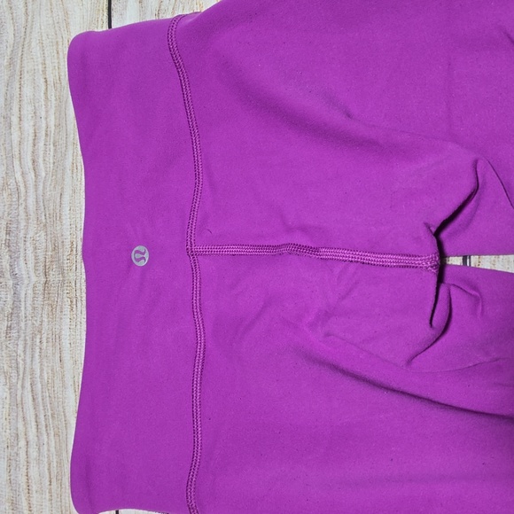 Lululemon Wunder Under Crop *ReversibleTender Violet / Black 19" size 4 - Picture 8 of 9
